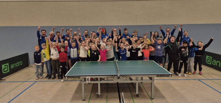 55 Kinder schlagen auf: Erfolgreiche Mini-Meisterschaften in Vlotho 55 Kinder schlagen auf: Erfolgreiche Mini-Meisterschaften in Vlotho